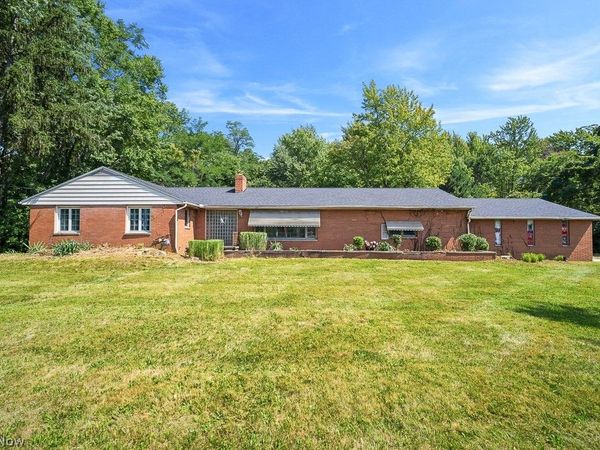 355 S Chillicothe Road , Aurora, OH 44202