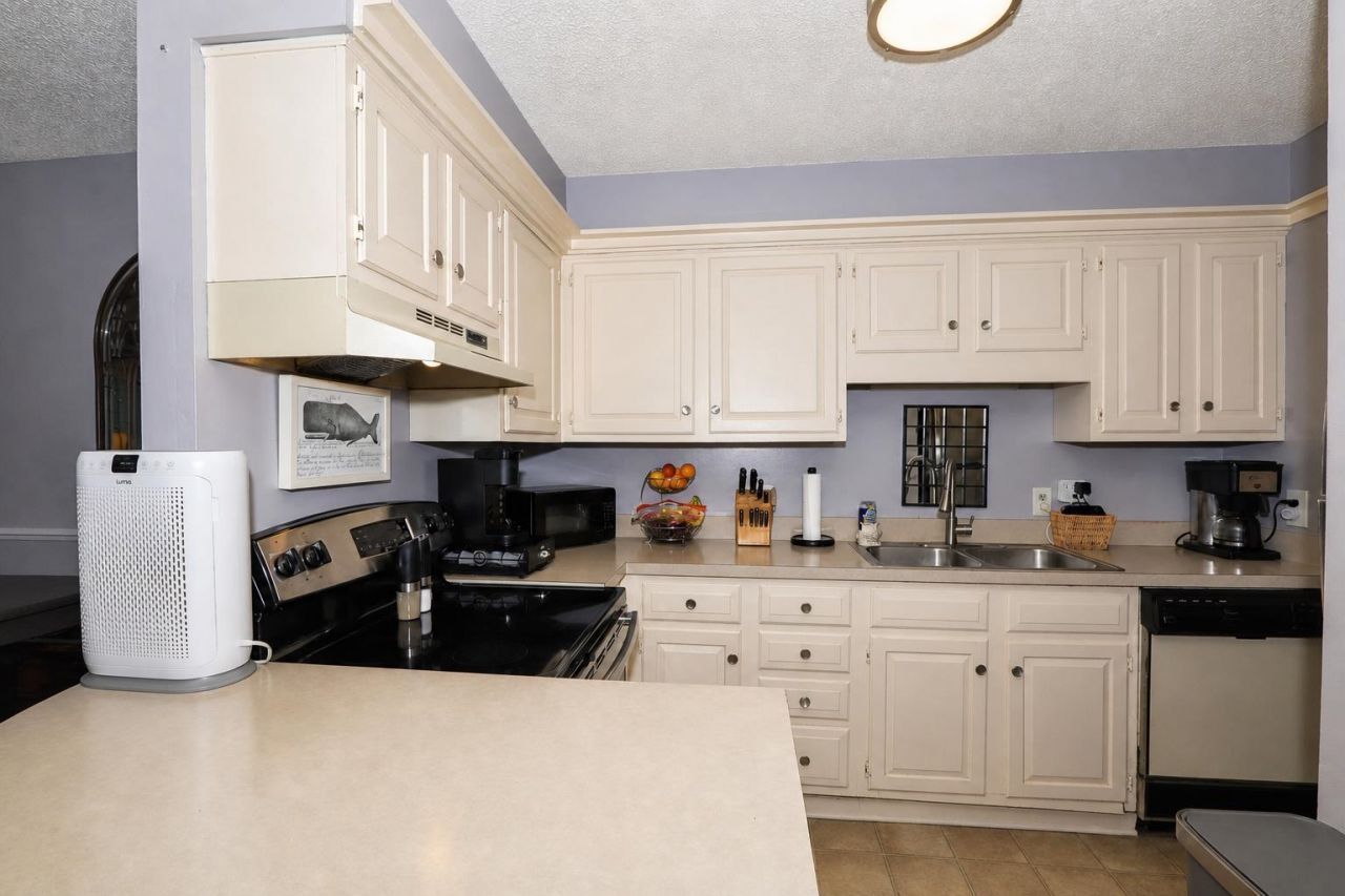 1202 Erin Way Photo 10