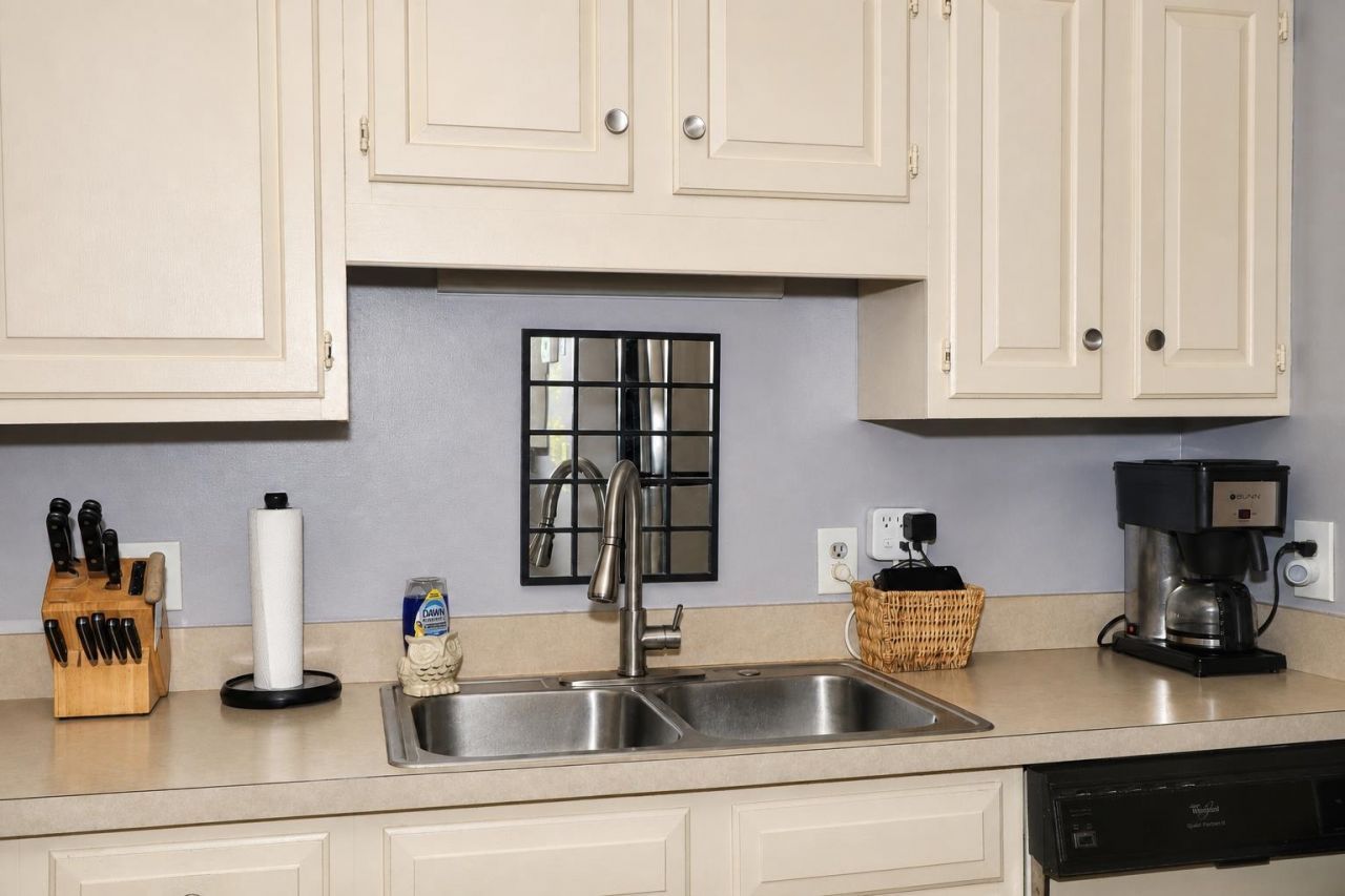 1202 Erin Way Photo 11