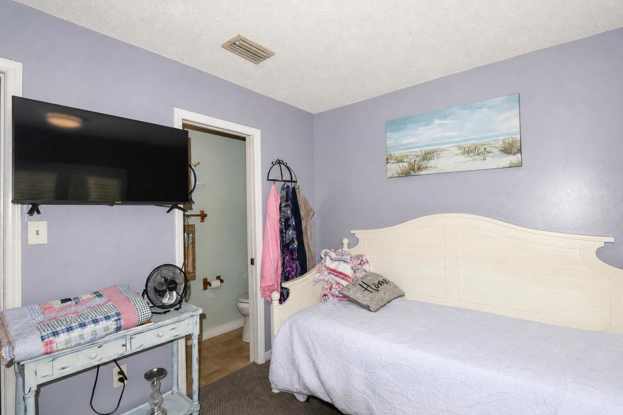 1202 Erin Way Photo 12