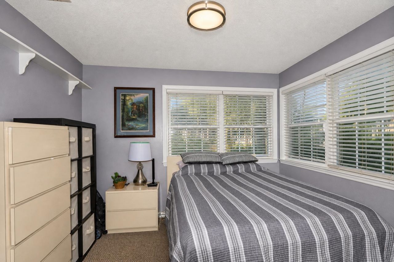 1202 Erin Way Photo 15