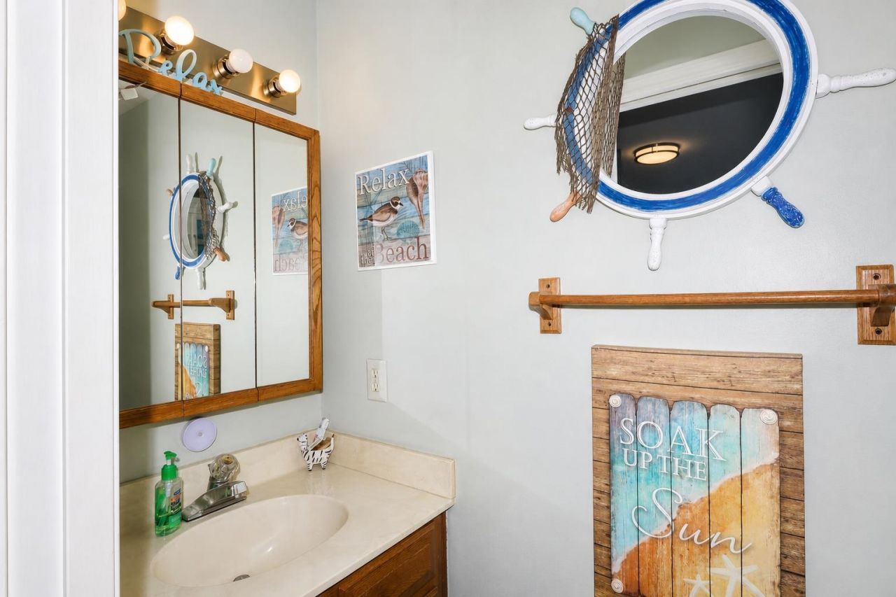 1202 Erin Way Photo 18