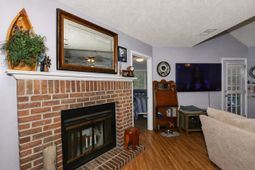 1202 Erin Way photo 4