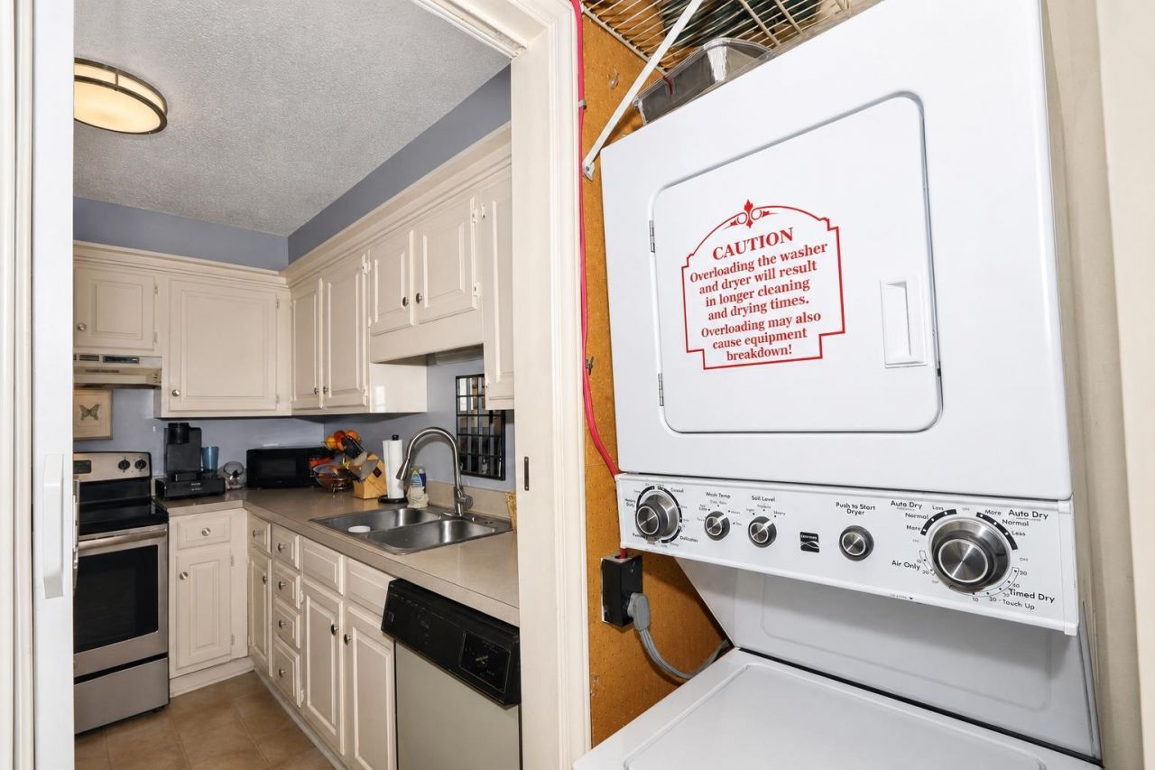 1202 Erin Way Photo 9