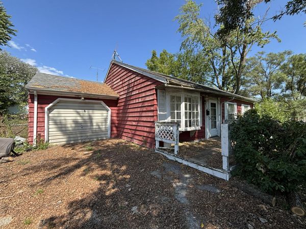 1350 E 34th Avenue , Hobart, IN 46342