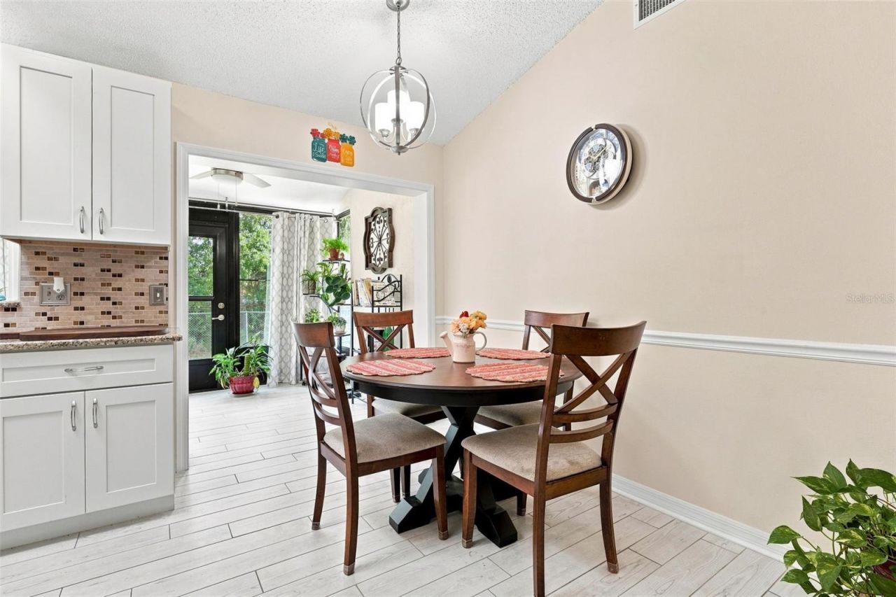 12435 Orangewood Circle, Tavares, FL 32778 Photo