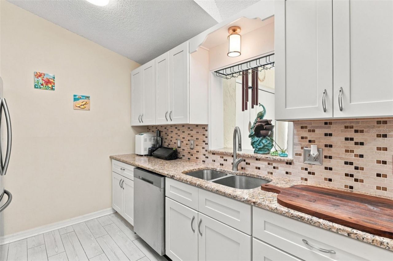 12435 Orangewood Circle, Tavares, FL 32778 Photo