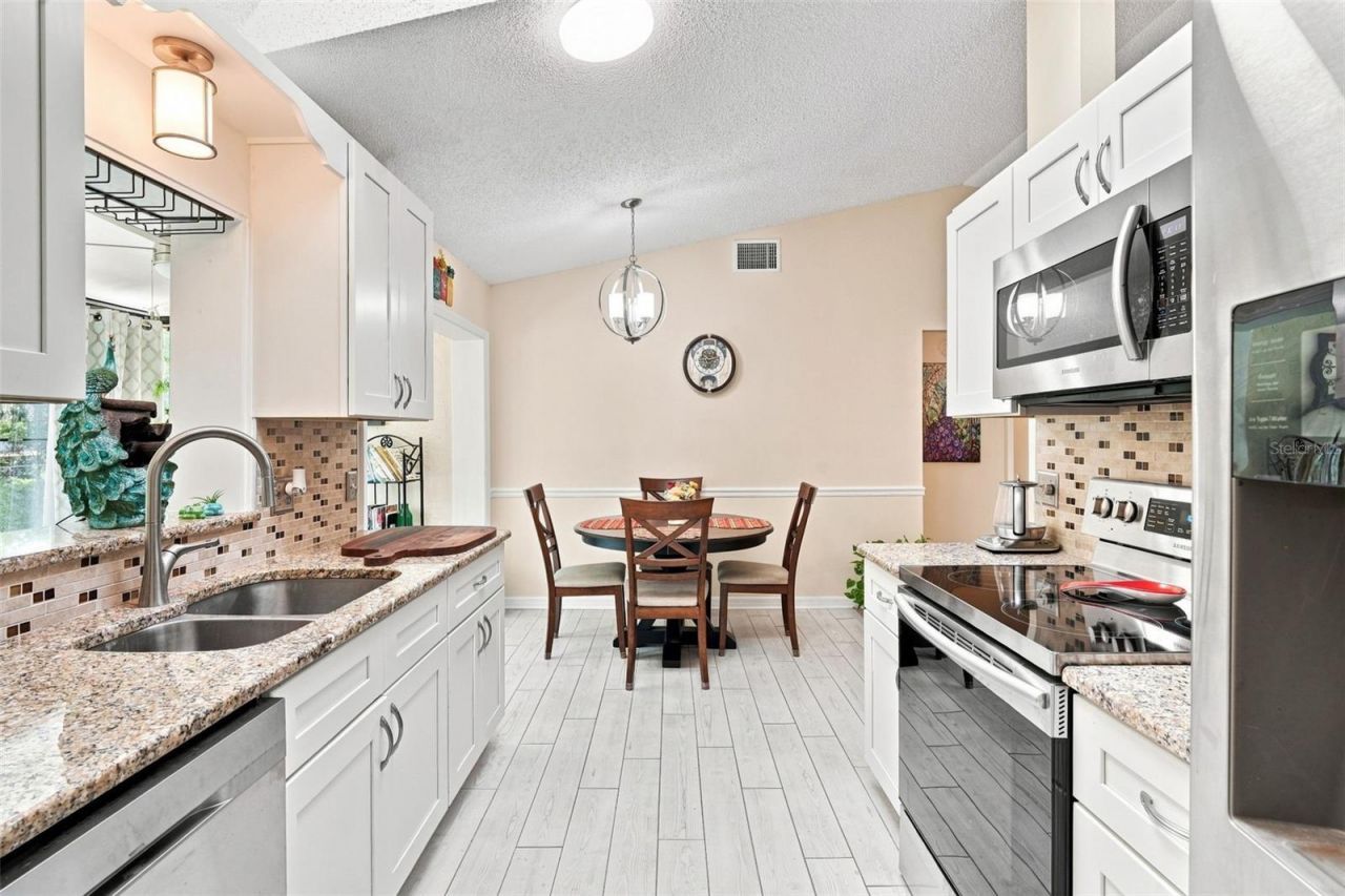 12435 Orangewood Circle, Tavares, FL 32778 Photo