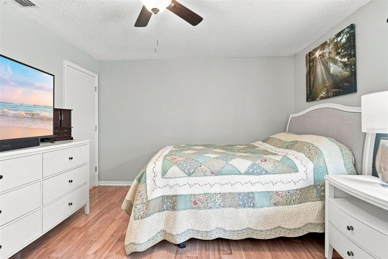 12435 Orangewood Circle, Tavares, FL 32778 Photo