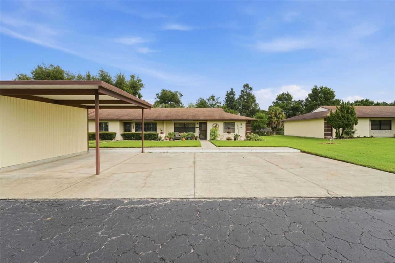 12435 Orangewood Circle, Tavares, FL 32778 Photo