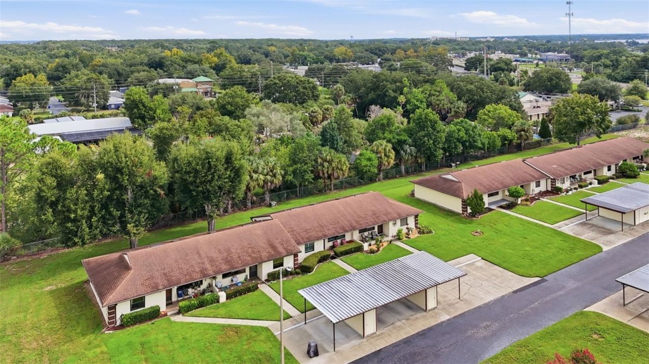 12435 Orangewood Circle, Tavares, FL 32778 Photo