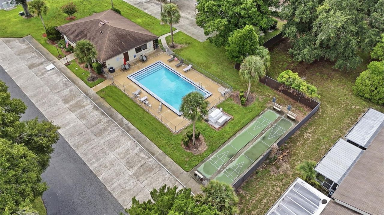 12435 Orangewood Circle, Tavares, FL 32778 Photo