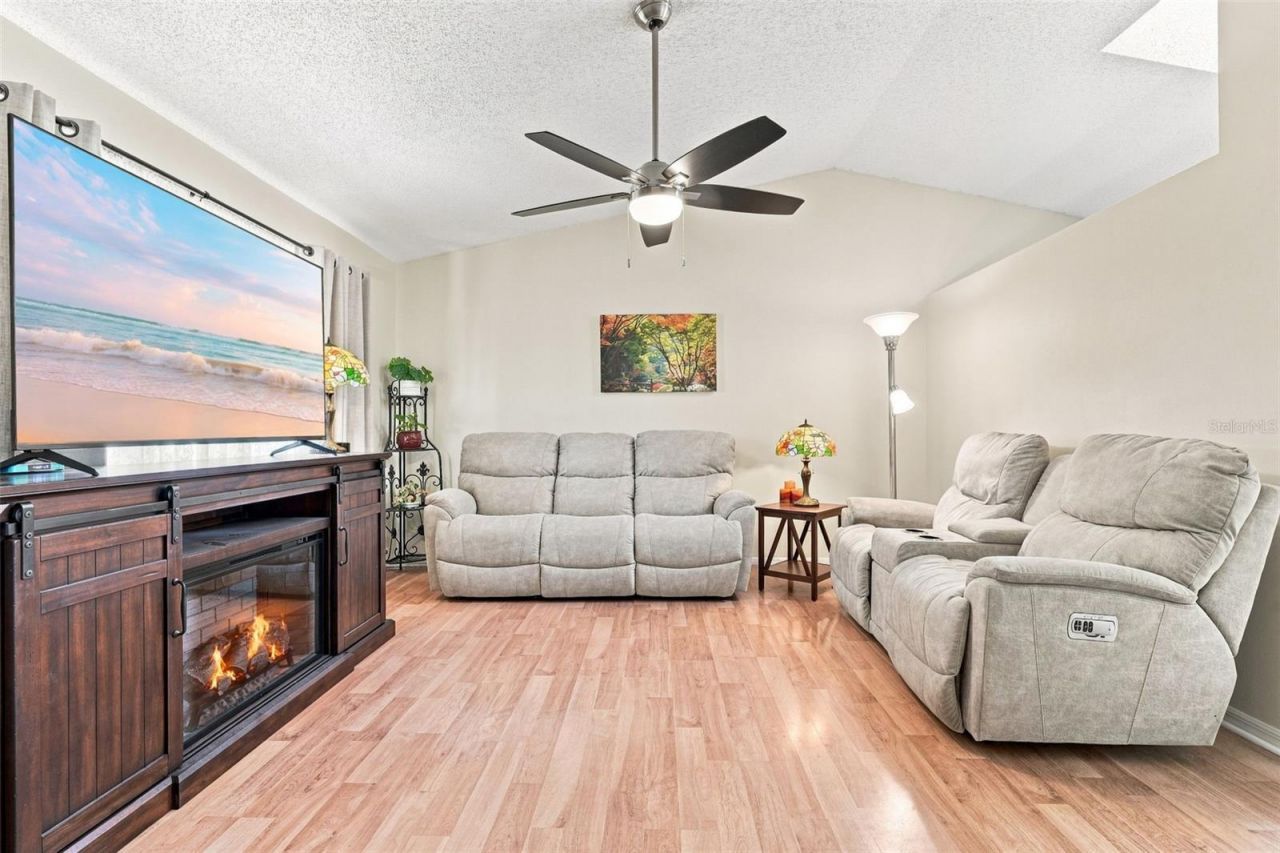 12435 Orangewood Circle, Tavares, FL 32778 Photo