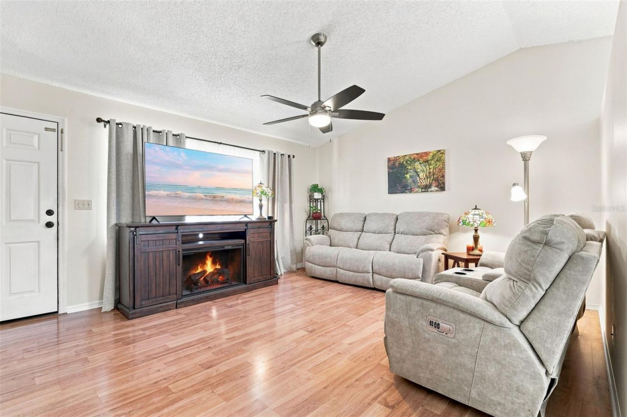 12435 Orangewood Circle, Tavares, FL 32778 Photo