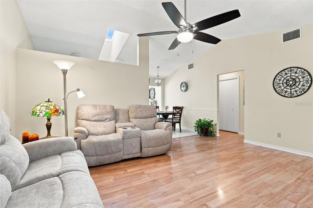 12435 Orangewood Circle, Tavares, FL 32778 Photo