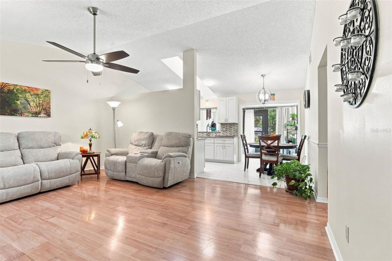 12435 Orangewood Circle, Tavares, FL 32778 Photo