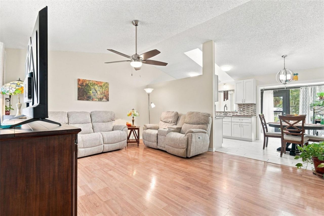 12435 Orangewood Circle, Tavares, FL 32778 Photo