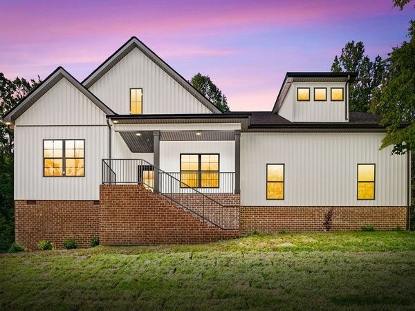 2687 Palmyra Rd , Palmyra, TN 37142
