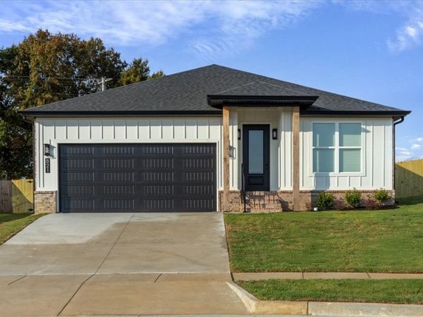 821 Pinnacle Street , Prairie Grove, AR 72753