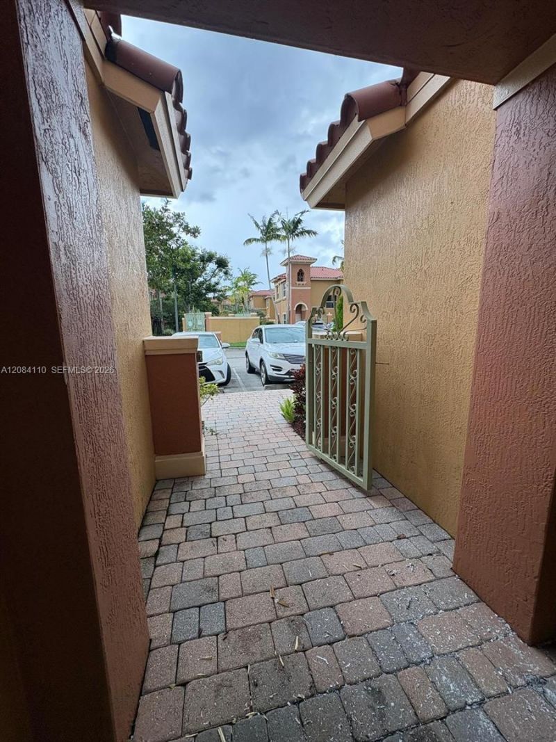 1037 SW 143rd Ave, Unit 1305, Pembroke Pines, FL 33027 Photo