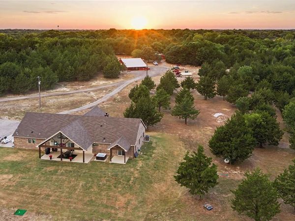 8615 County Road 534, Whitewright, TX 75491