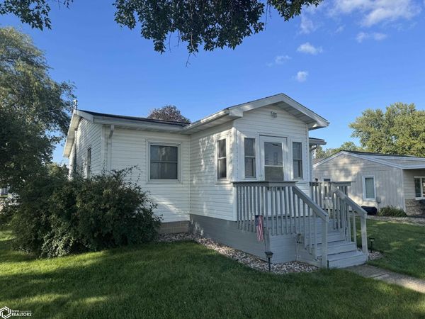 200 15th Avenue S, Clear Lake, IA 50428