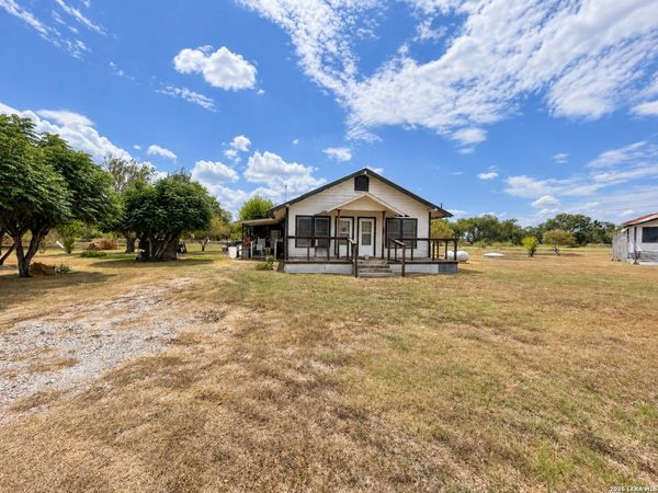 3050 COMMERCE ST, Campbellton, TX 78008