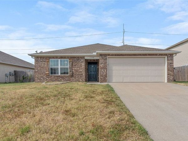 1590 Edinburgh Drive , Centerton, AR 72719