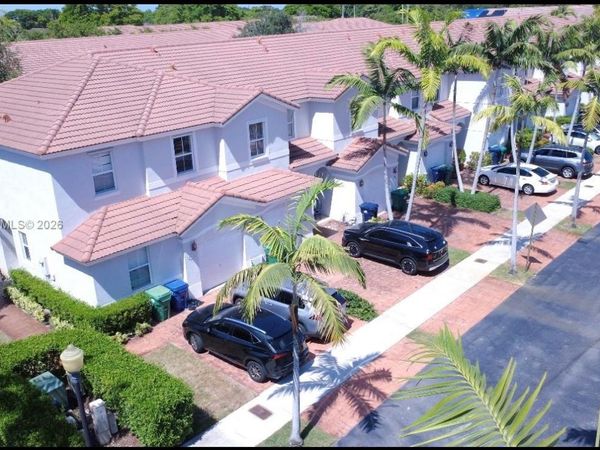 1035 NE 207th Ter , Miami, FL 33179