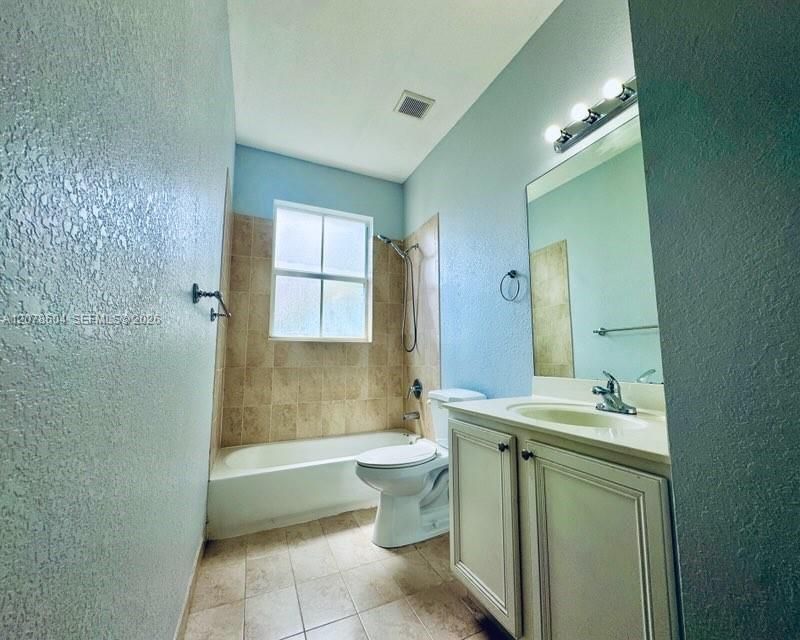 1035 NE 207th Ter , Miami, FL 33179 Photo