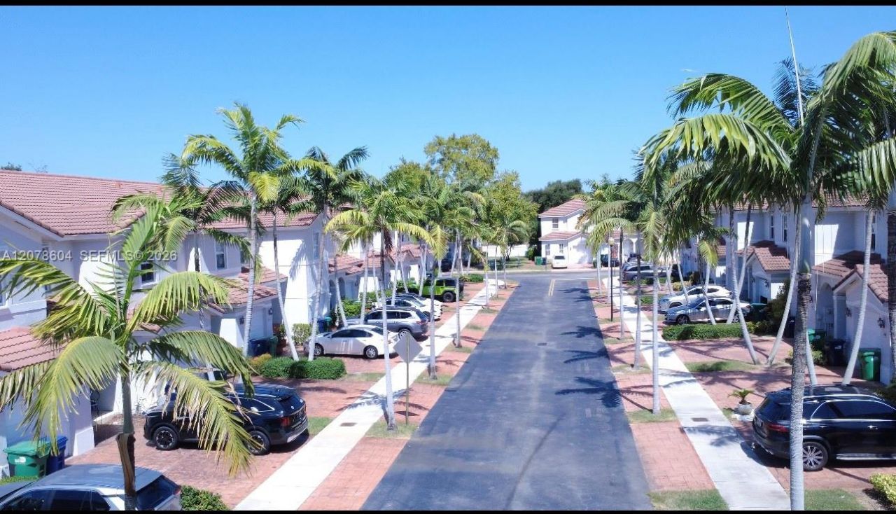 1035 NE 207th Ter , Miami, FL 33179 Photo