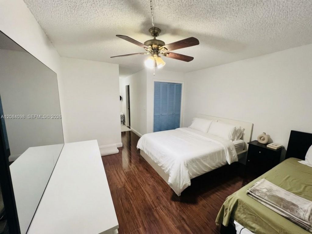 332 Briarwood Cir, Unit 2-19, Hollywood, FL 33024 Photo