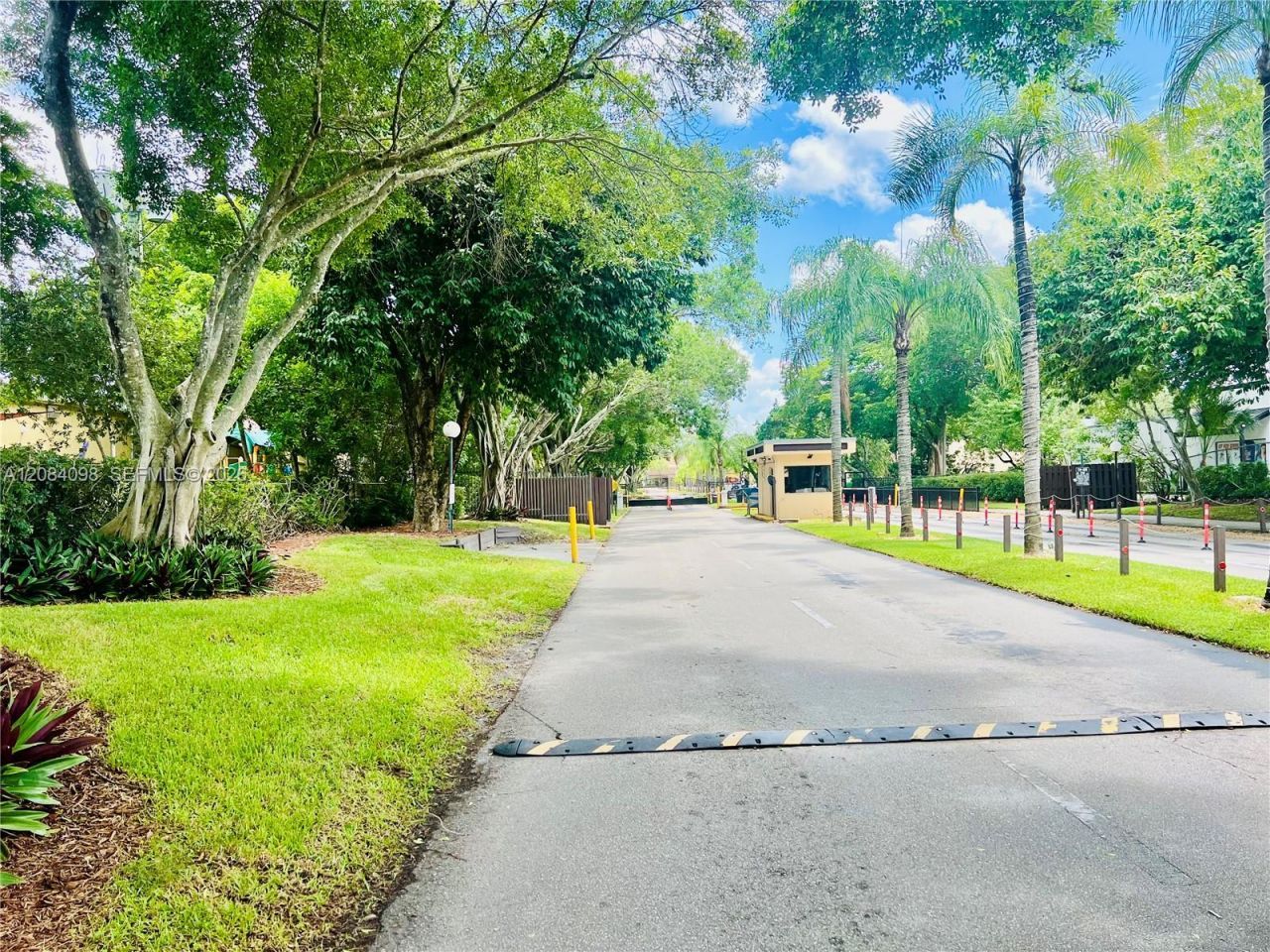 332 Briarwood Cir, Unit 2-19, Hollywood, FL 33024 Photo