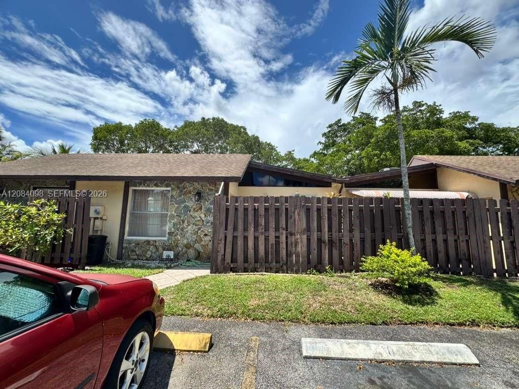 332 Briarwood Cir, Unit 2-19, Hollywood, FL 33024 Photo