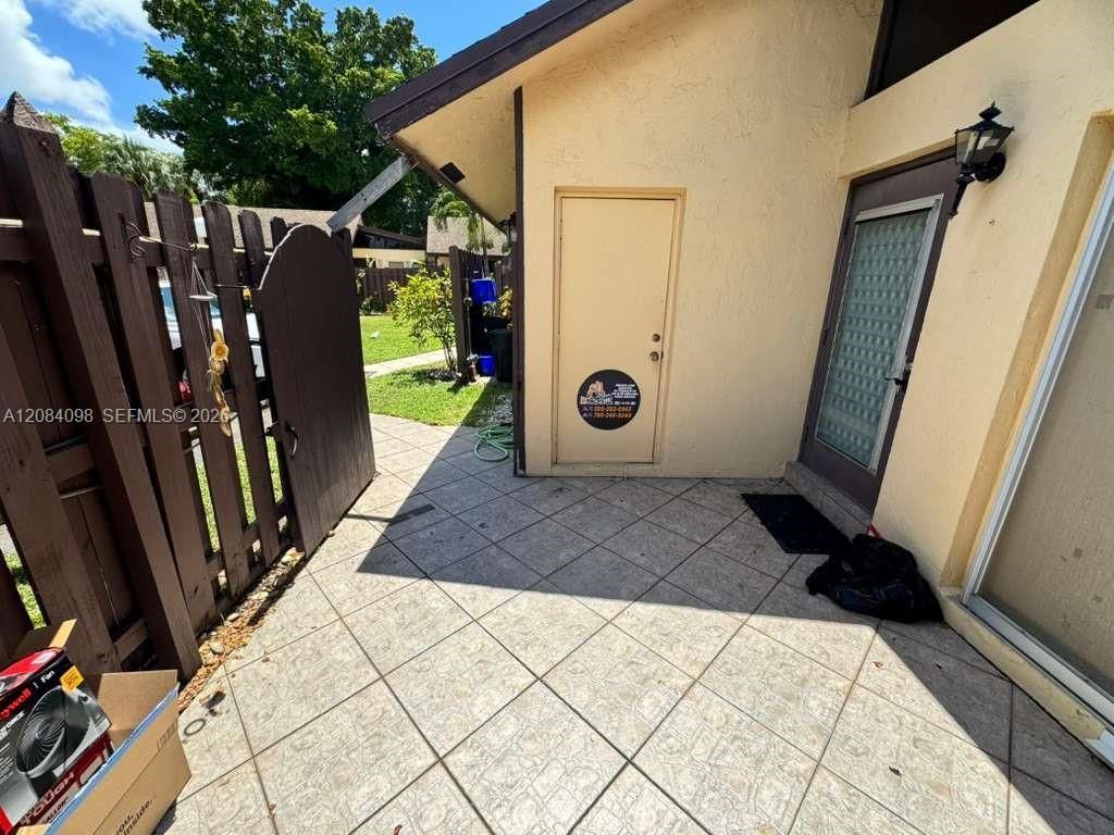 332 Briarwood Cir, Unit 2-19, Hollywood, FL 33024 Photo