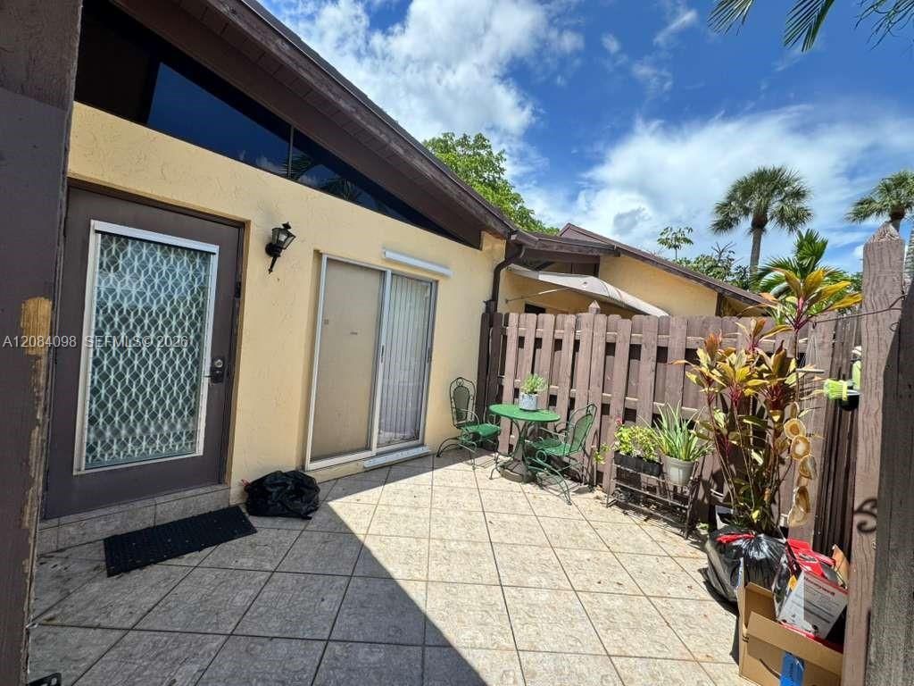 332 Briarwood Cir, Unit 2-19, Hollywood, FL 33024 Photo