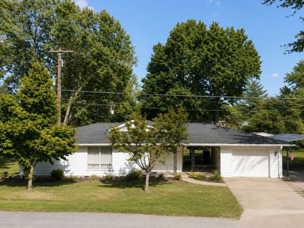 720 Sheridan Drive , Benton, IL 62812