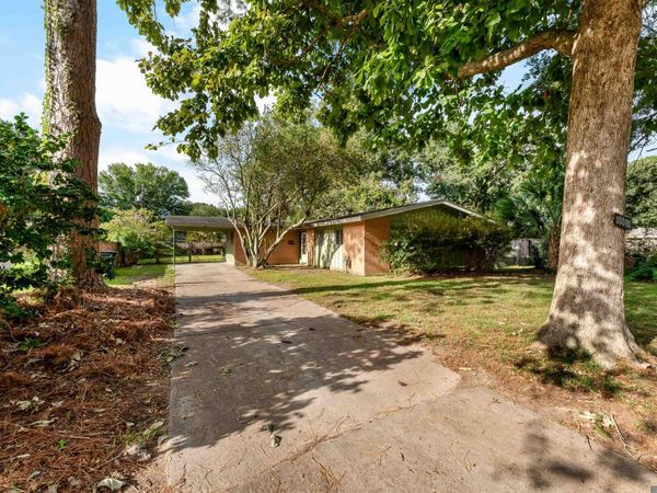 10365 Cedarlane Dr, Baton Rouge, LA 70816