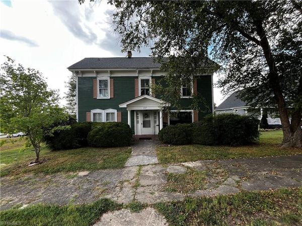 207 Summit Street , Walnut Cove, NC 27052