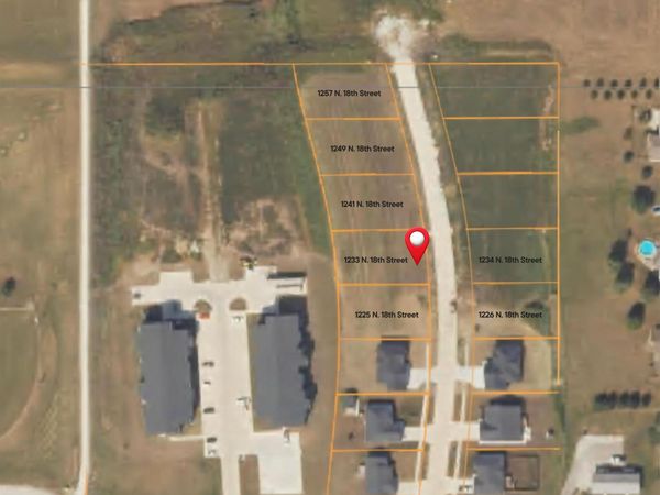 1233 N 18th Street, Chariton, IA 50049