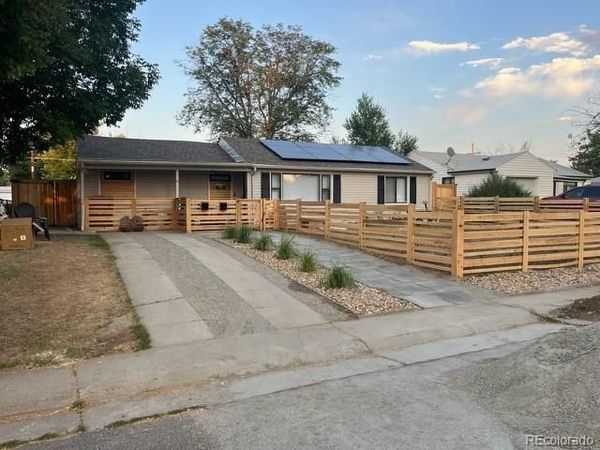 822 Geneva Street , Aurora, CO 80010