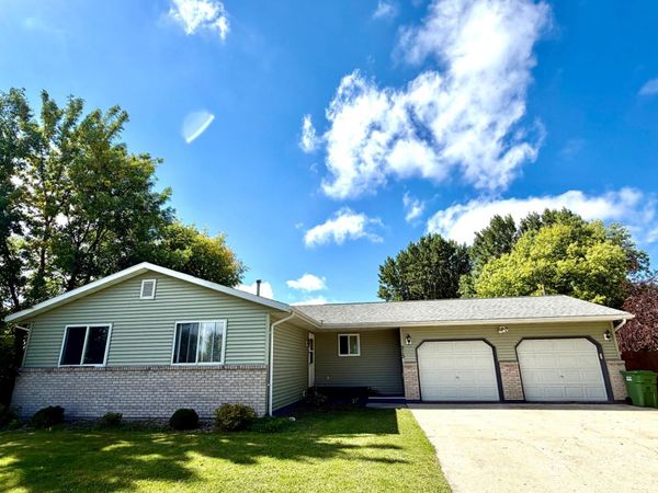 313 10th Avenue NE, Roseau, MN 56751
