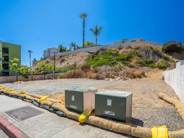 47 St, San Diego, CA 92102