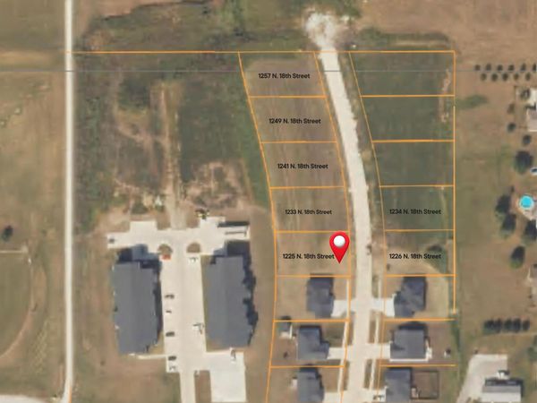 1225 N 18th Street, Chariton, IA 50049