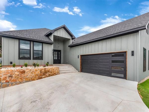 2201 Christine Drive , Granbury, TX 76048