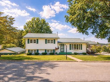 60 Stuart Avenue, West Union, WV 26456