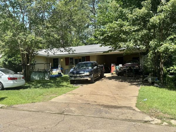 2415 Coronet Place, Jackson, MS 39204