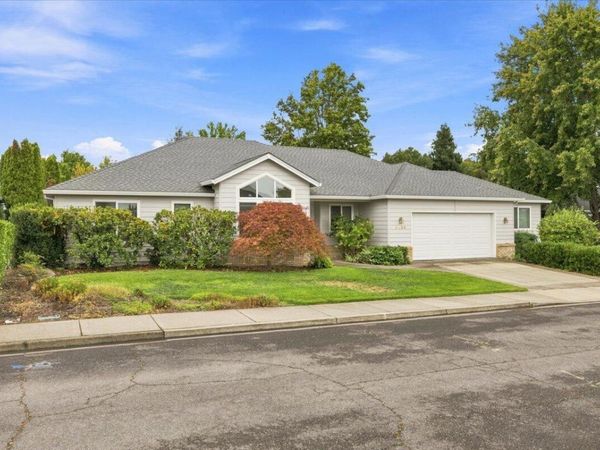 3436 Blue Blossom Drive, Medford, OR 97504