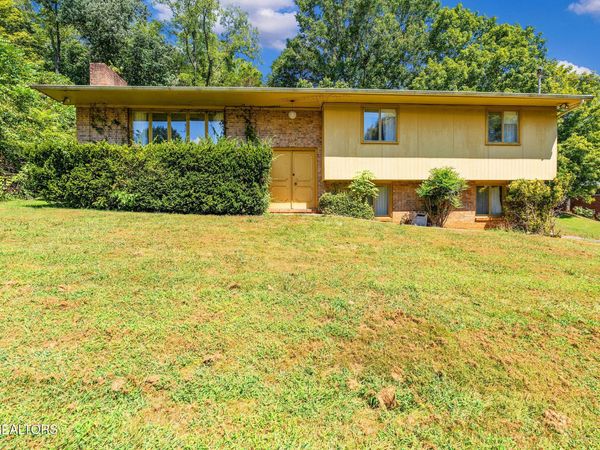 220 Brookfield Drive, Kingsport, TN 37663