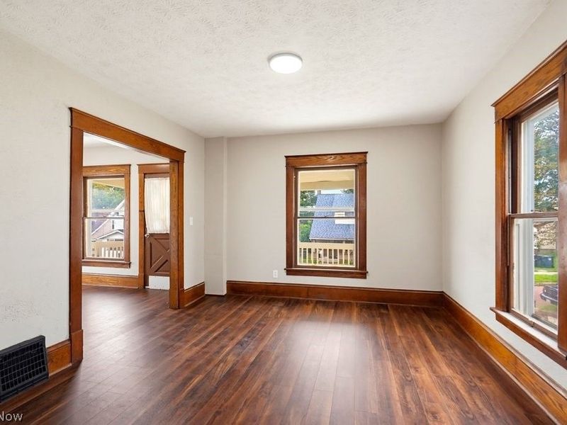 2121 10th Street SW, Akron, OH 44314 Photo 9